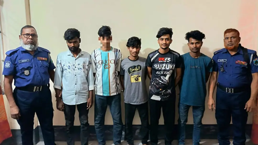 ইমো-ফেসবুক হ্যাক করে প্রতারণা, নাটোরে চক্রের ৫ সদস্য আটক